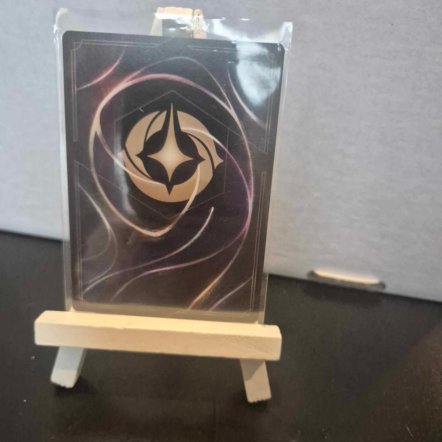 Simplet Toujours Enjoué - Inhabituelle 06/204