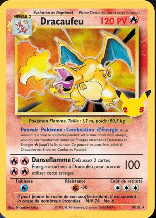 Carte Pokémon Dracaufeu Ultra Rare 04/102 - Célébrations